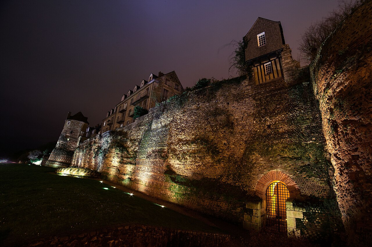 Le Mans la nuit : Des lumières dans la Cité Plantagenêt