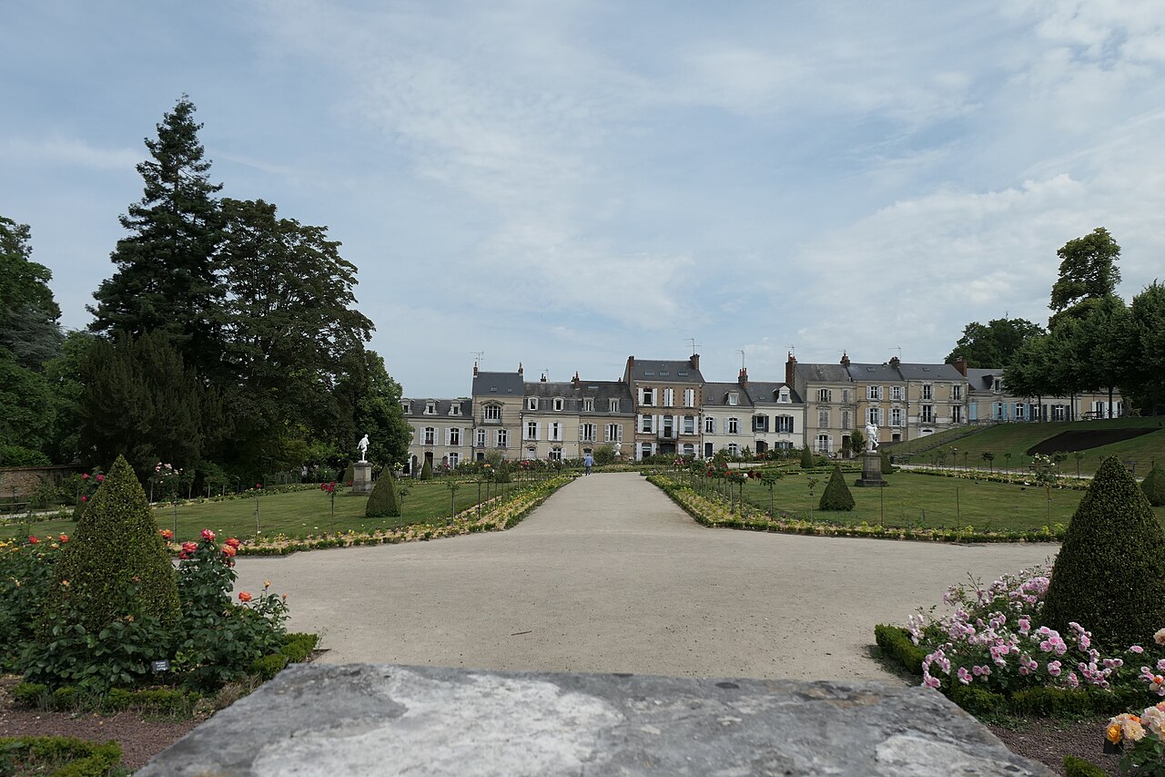 Le Mans l'été au jardin des plantes : Les Habits du Dimanche
