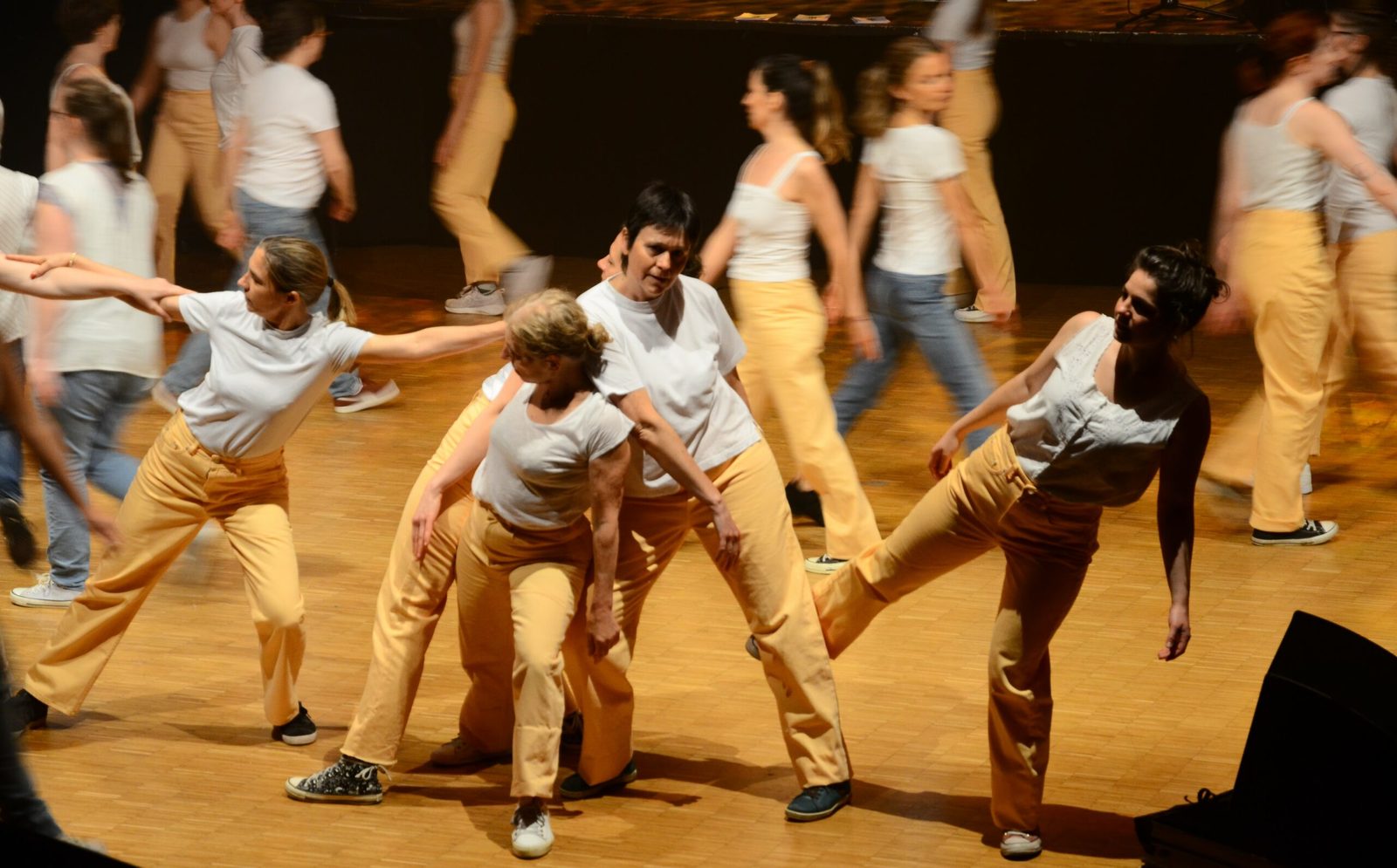 Stage de danse contemporaine avec Susy Chetteau